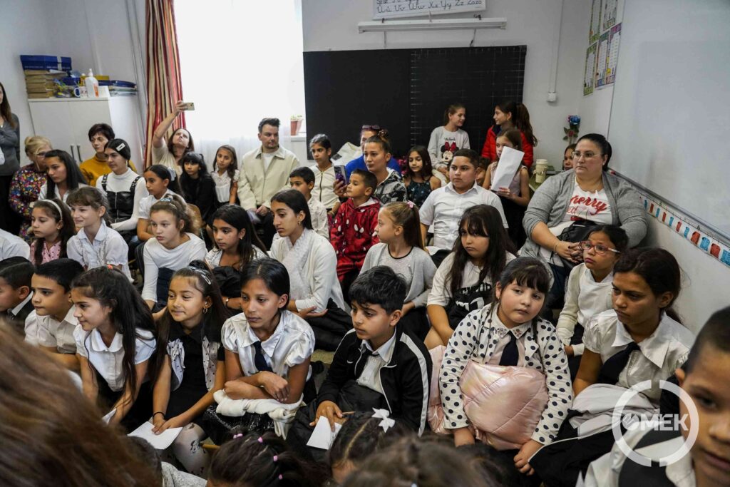 Izgatott fiatalokkal, büszke szülőkkel és bizakodó pedagógusokkal telt meg az intézmény.