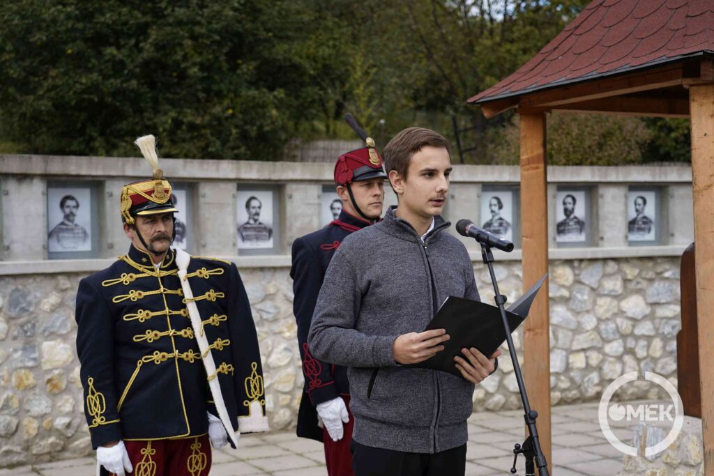 Juhász Gyula Vértanúink című versét Kovács Bence az Ózdi József Attila Gimnázium és Kollégium tanulója tolmácsolta.