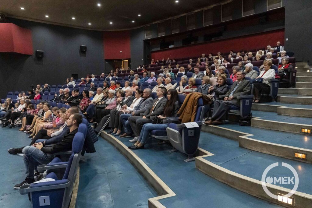 Vendégek a Civil Házban.