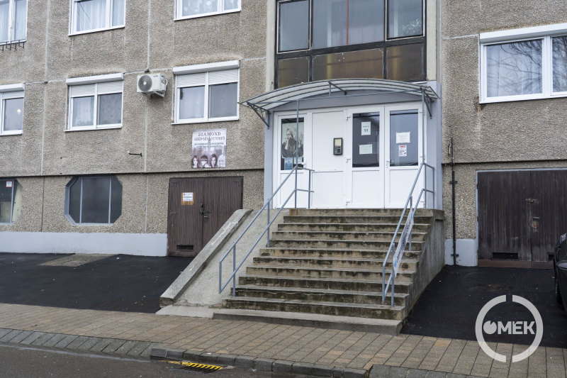 A Vasvár út 53-as számú lépcsőház bejárata.