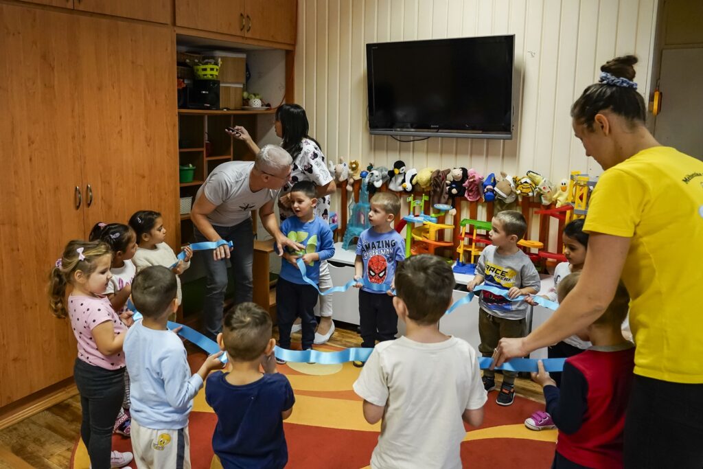 Az ovisok eljátsszák Cseppke útját.