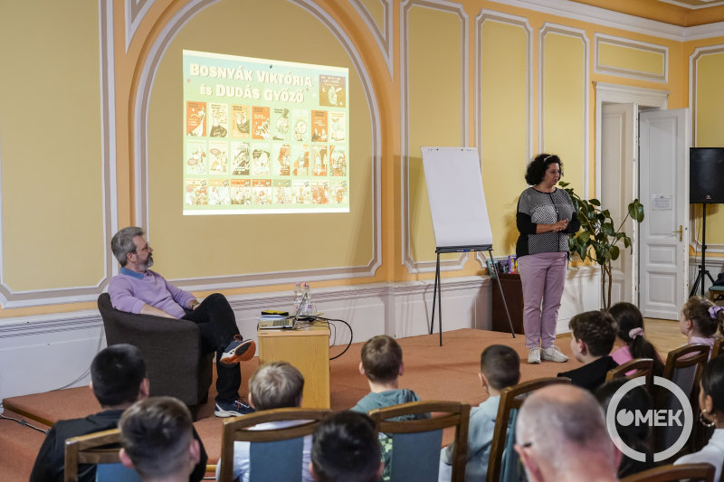 Bosnyák Viktória és Dudás Győző tart író-olvasó találkozót az Ózdi Városi Könyvtárban.