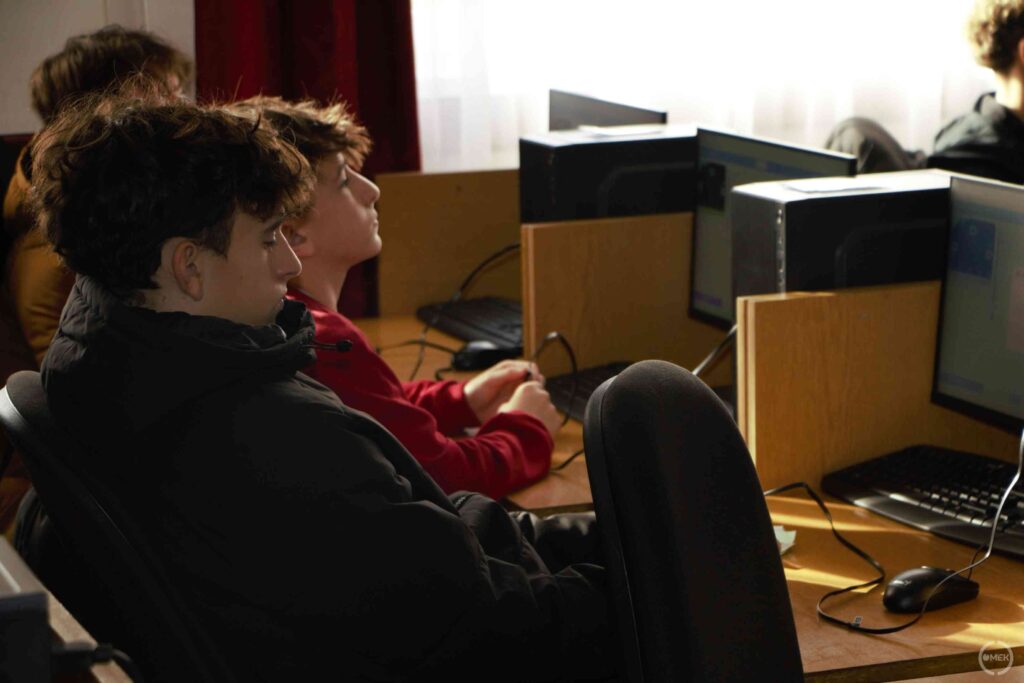 Informatika órán a programozásról tanulhattak a diákok.