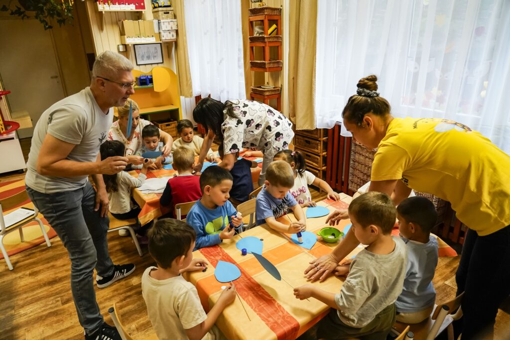 Kreatív feladat is várt a gyerekekre.
