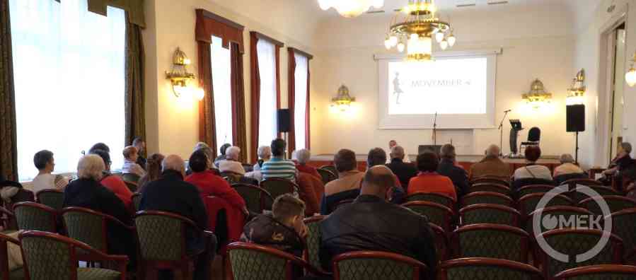 Többen figyelmesen hallgatták az előadást.