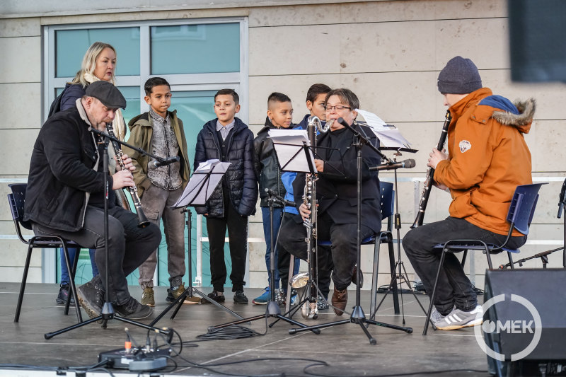 Az Symphonia Klarinétegyüttes és a Jánospálos gyerekek zenéltek és énekeltek közösen.