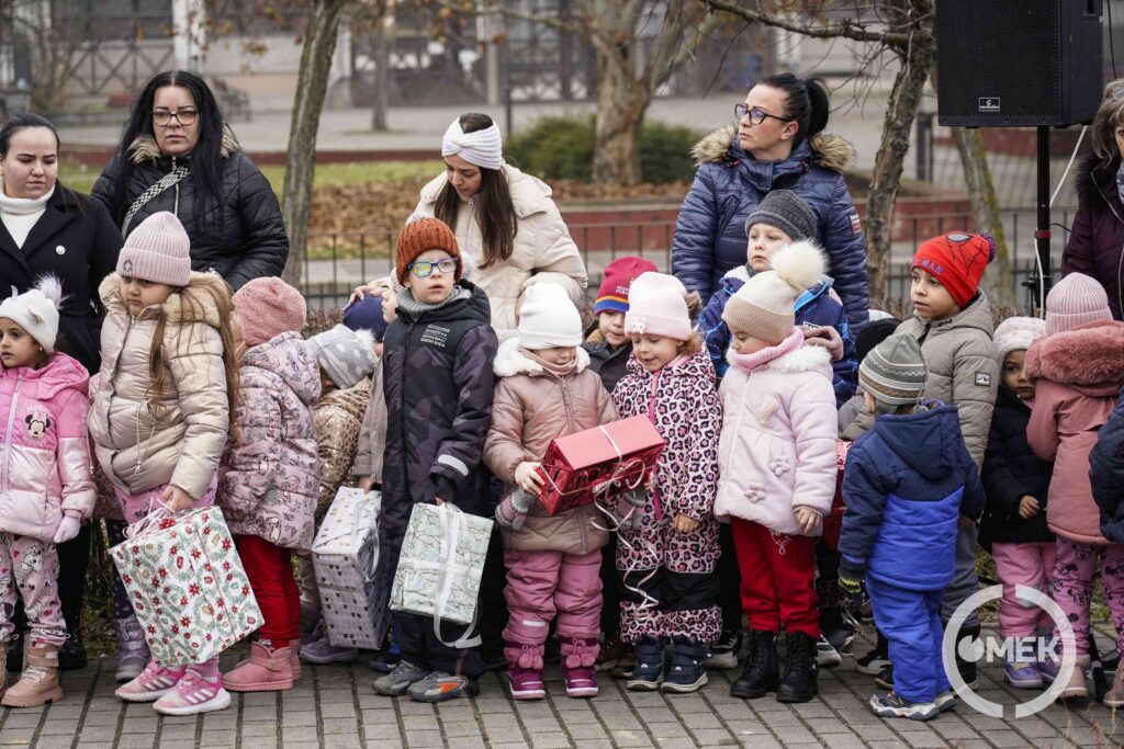Az óvoda növendékei készültek karácsonyfadísszel.