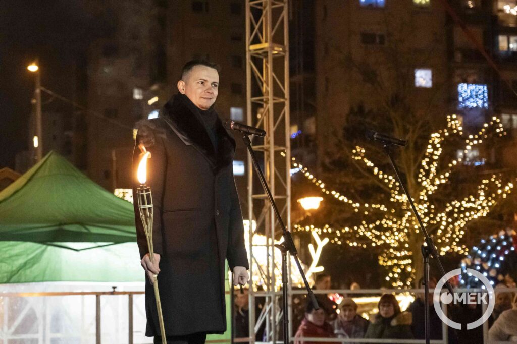 Janiczak Dávid Ózd város polgármestere beszédet mond.