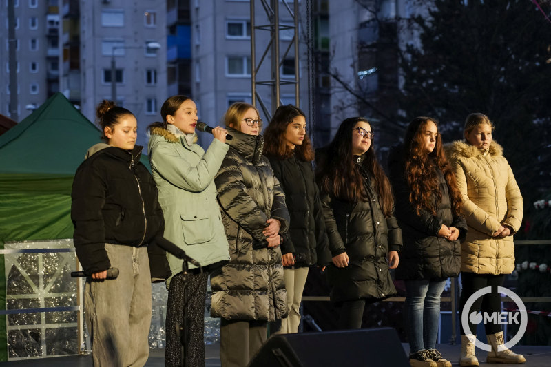 Újváros Téri Általános Iskola diákjai.