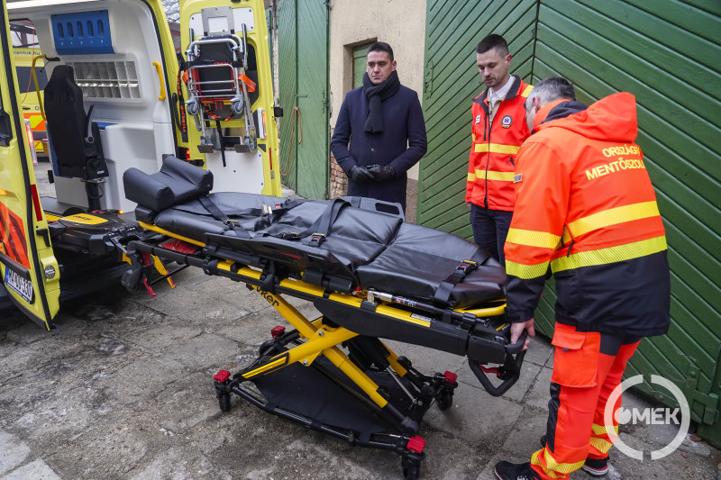 A hordágy önemelő technikával rendelkezik.