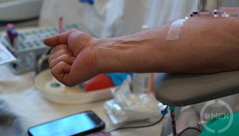 Az egyik véradó karja.