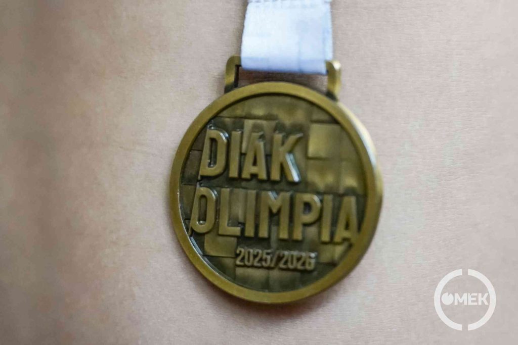 Az érem.