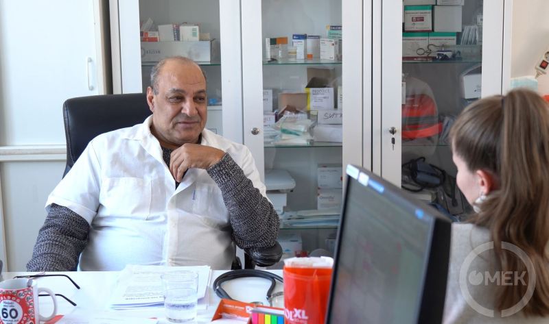 Dr. Sahin Fawaz címzetes főorvos.