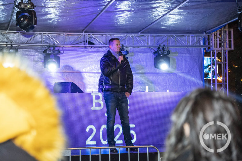 Janiczak Dávid polgármester köszöntötte a jelenlévőket és Ózd lakosságát.