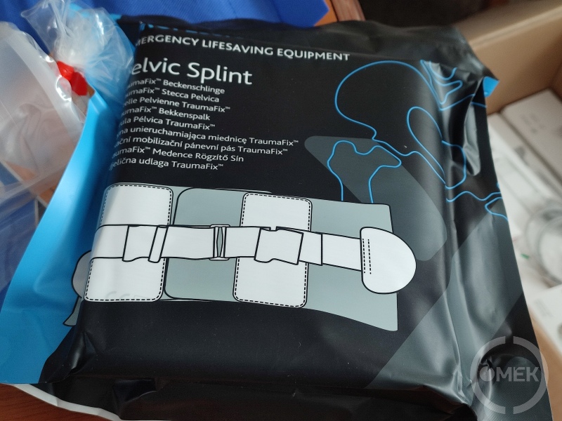 Medence rögzítő sín.