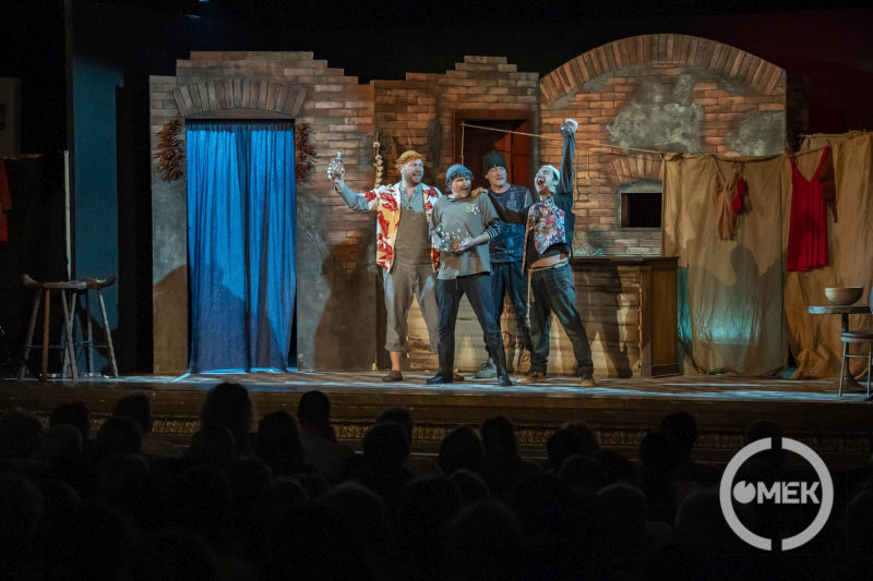 Megérkeztek a halászok.