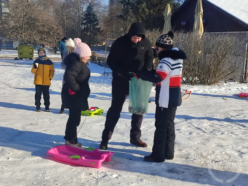 Szaloncukor is járt a célba érkezőknek.