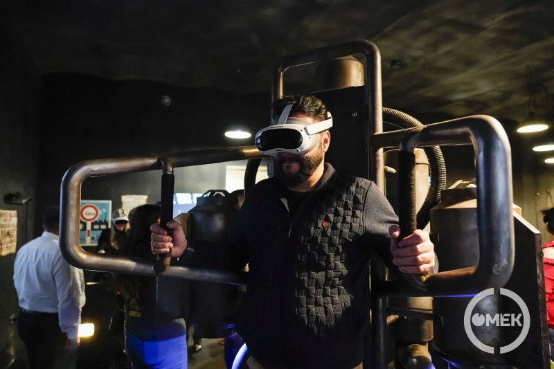 Zubor László a jetpacket próbálgatja.