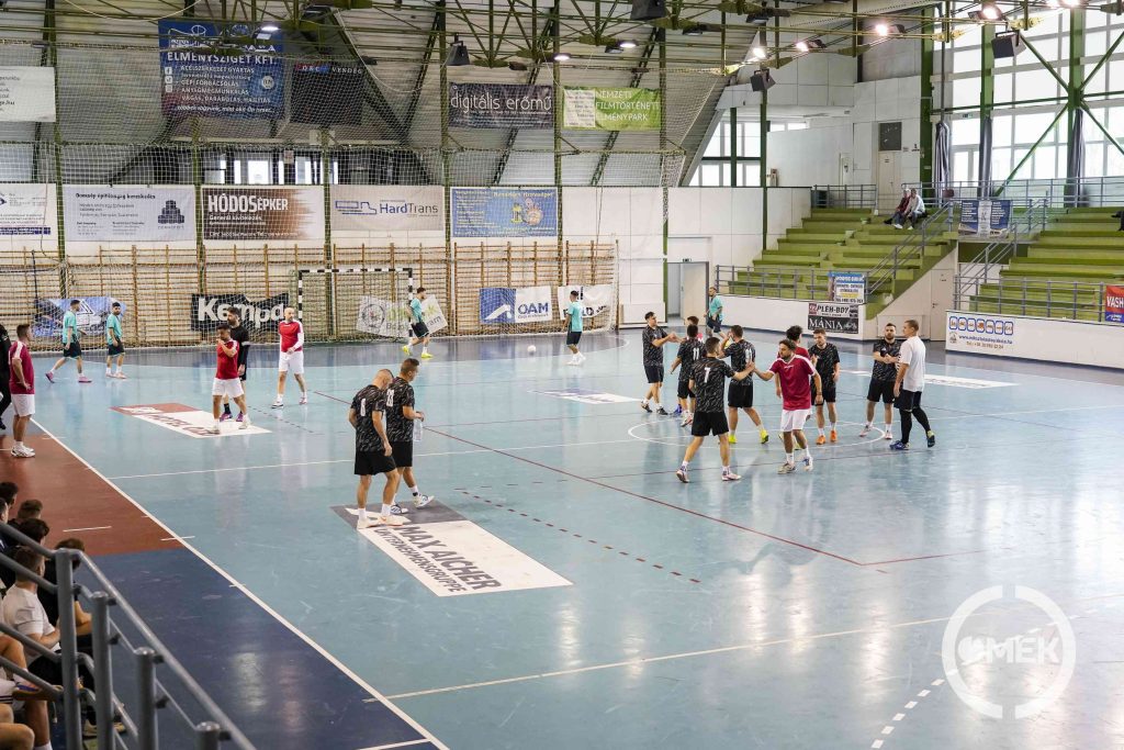 10 csapat vett részt a tornán.