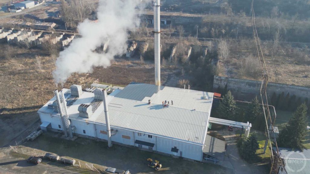 A fűtőmű teteje madártávlatból.