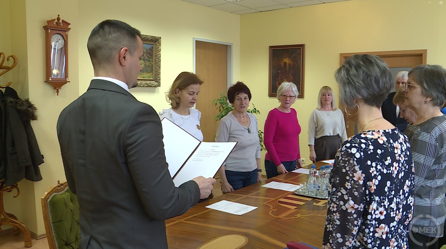 A Helyi Választási Bizottság tagjai leteszik esküjüket.
