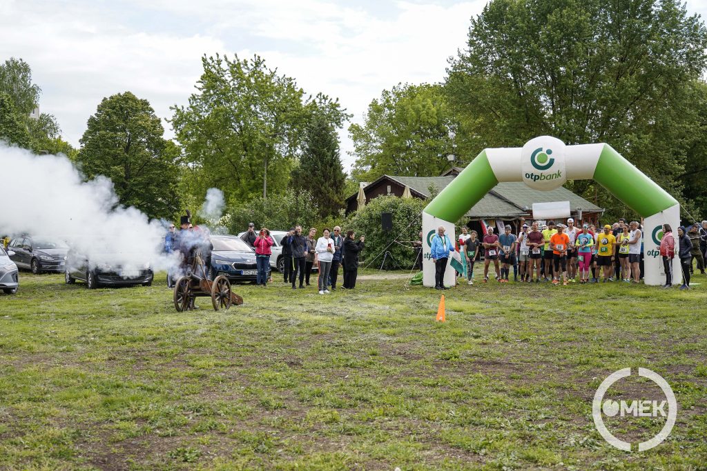 Ágyúszóra rajtolnak a futók.