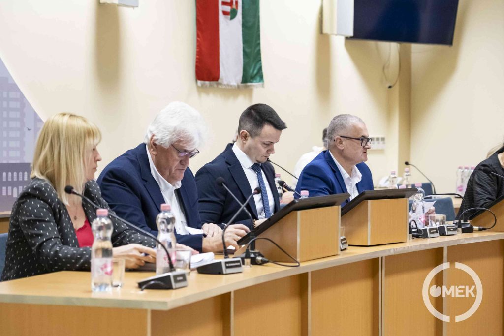 Az Egészségügyi és Szociális Bizottság ülésezik.
