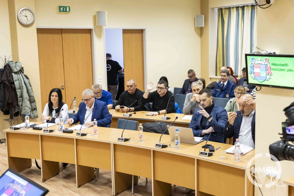 Az Oktatási, Kulturális és Sport Bizottság tagjai szavaznak.