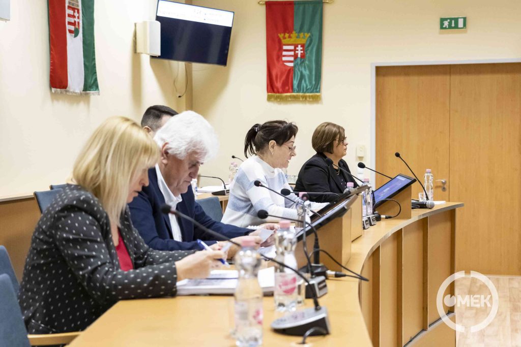 Az Oktatási, Kulturális és Sport Bizottság ülésezik.