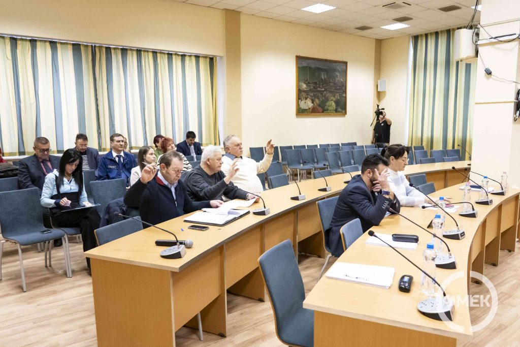 Az Ügyrendi és Rendészeti Bizottság tagjai szavaznak.