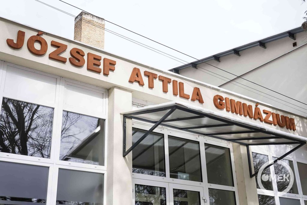 Az iskola nyolcvanadik születésnapját ünnepli.