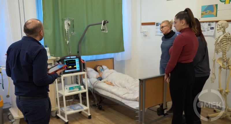 Egészségügyi képzésen résztvevők.