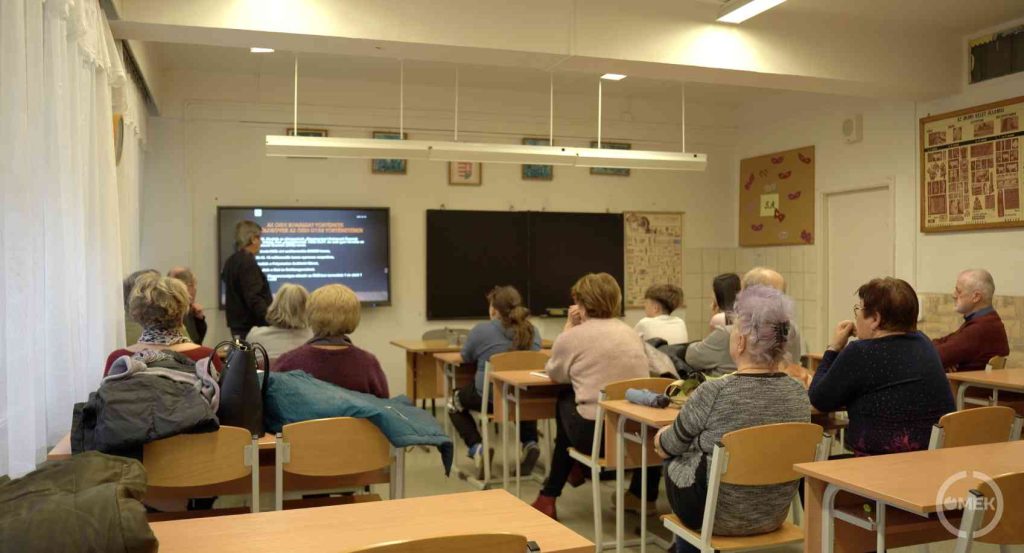 Előadás az Újváros Téri Általános Iskolában.