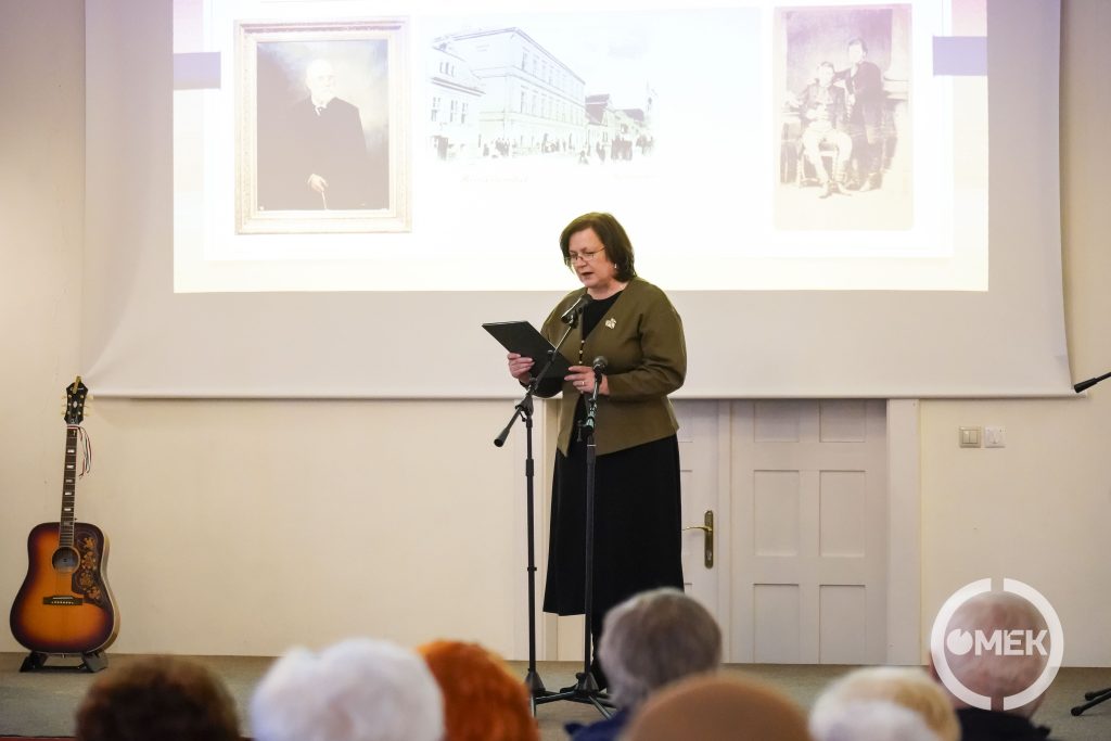 Gyurán Ágnes az író, költő életéről szóló történeteket olvasott fel.