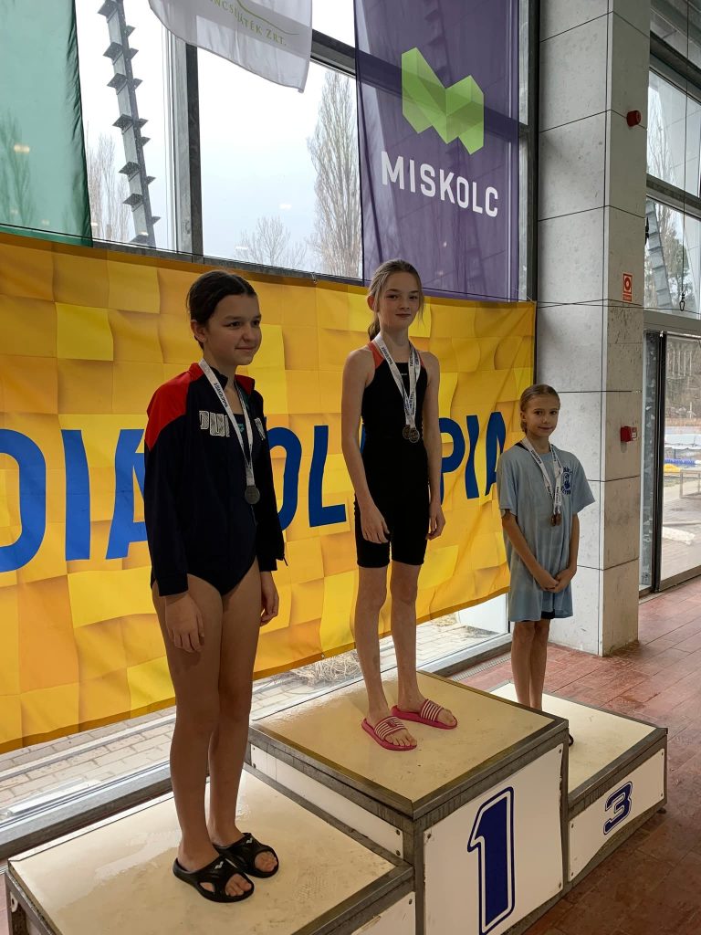 Imreh Veronika a dobogó legfelső fokán.