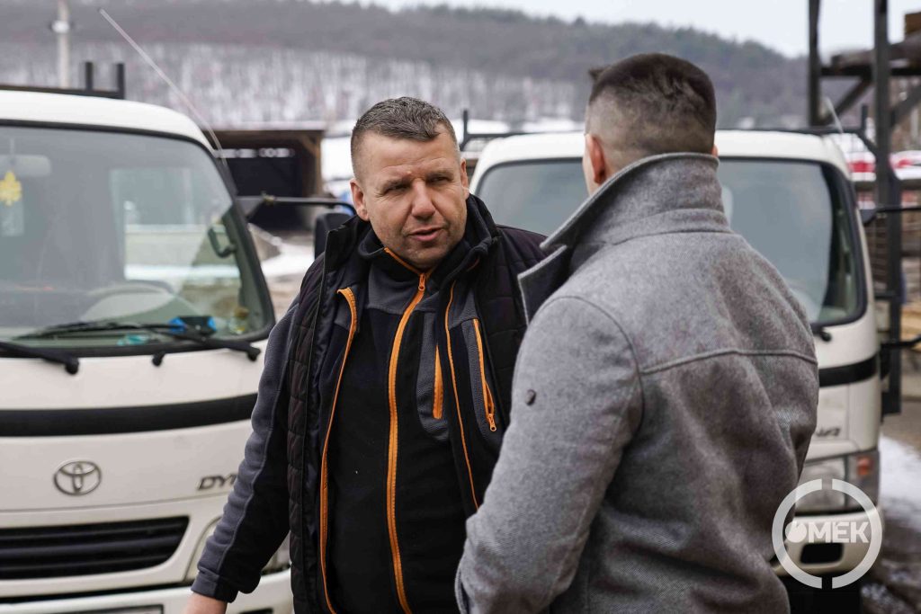 Janiczak Dávid polgármester egyeztet Berta Tamás vállalkozóval.