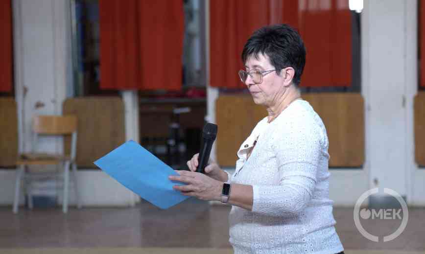 Kallóné Endrész Gabriella pedagógus ismertette a verseny menetét.