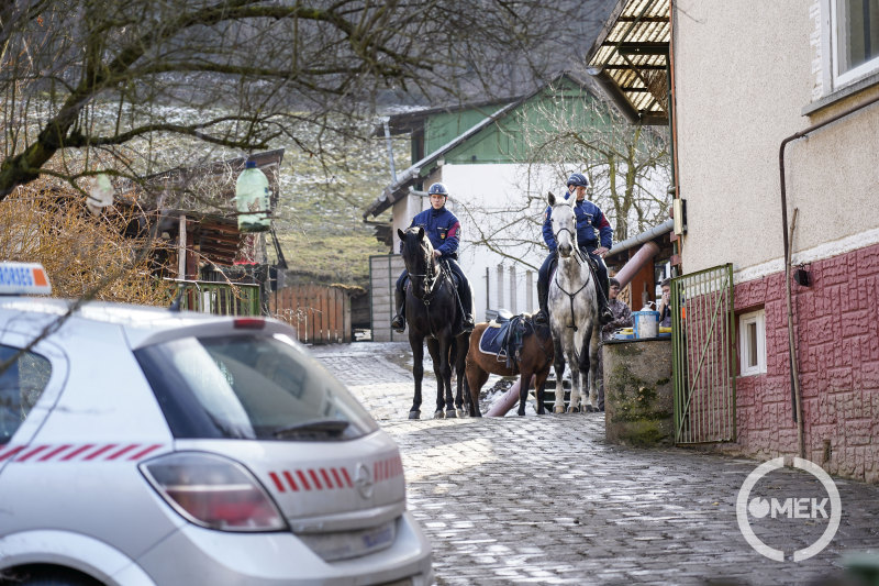 Készülnek a lovasok.