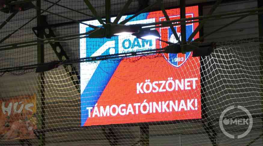 Köszönet a támogatóknak felirat a kivetítőn.