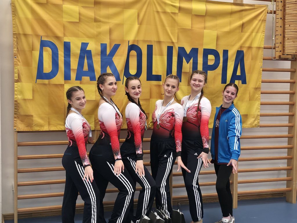 Országos elődöntőn a SZIKSZI-s tornászok.