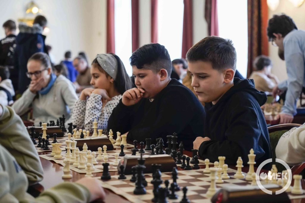 Sakk diákolimpiai vármegyei csapat döntőt tartottak az Olvasóban.