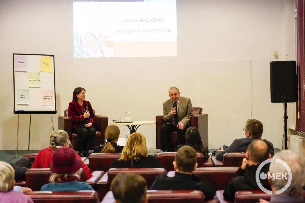 Tóth Viktória és Tóth István történeteket osztott meg a hallgatósággal a életükből.