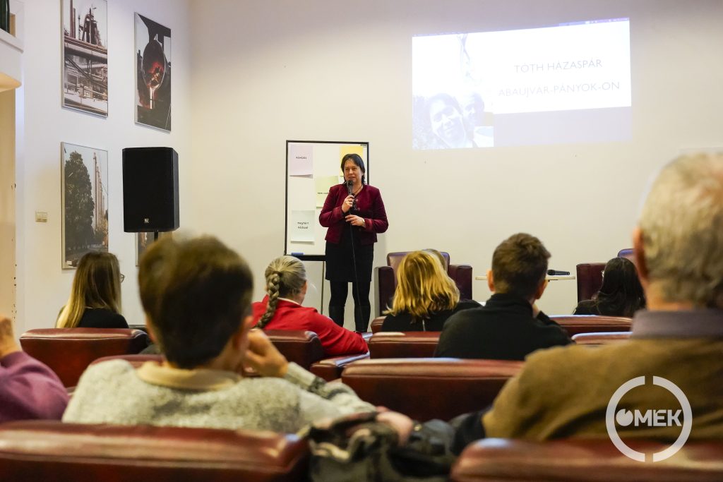 Tóth Viktória református lelkipásztor beszél mindennapjaikról.