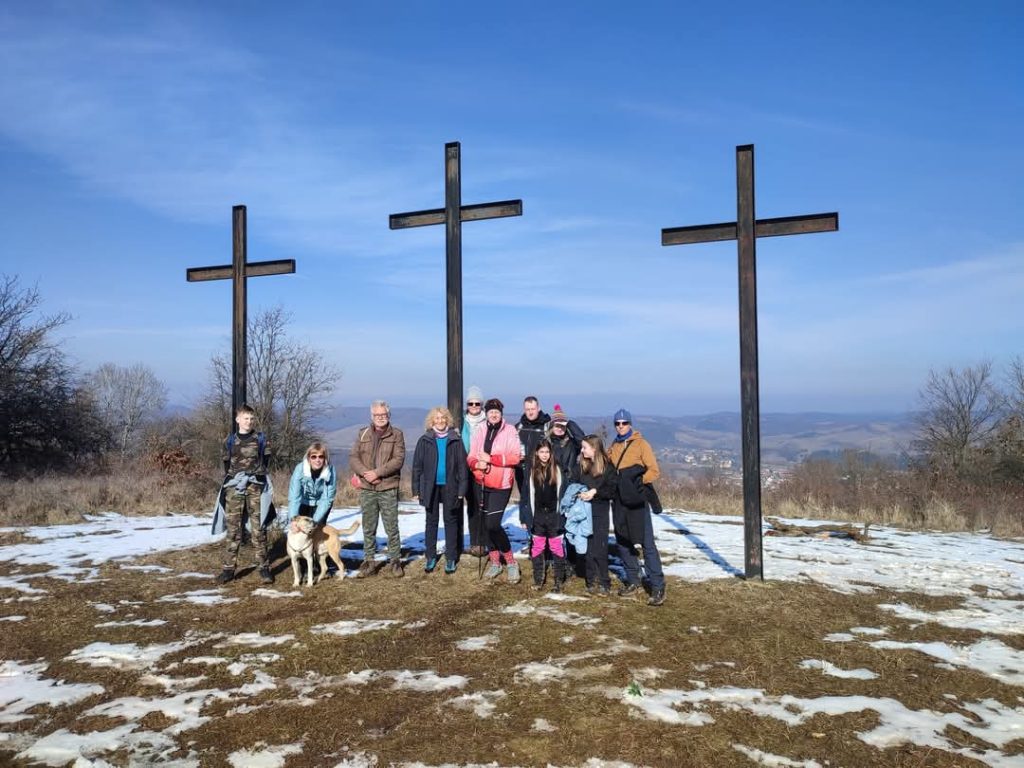 Túrázók a Hármaskeresztnél.