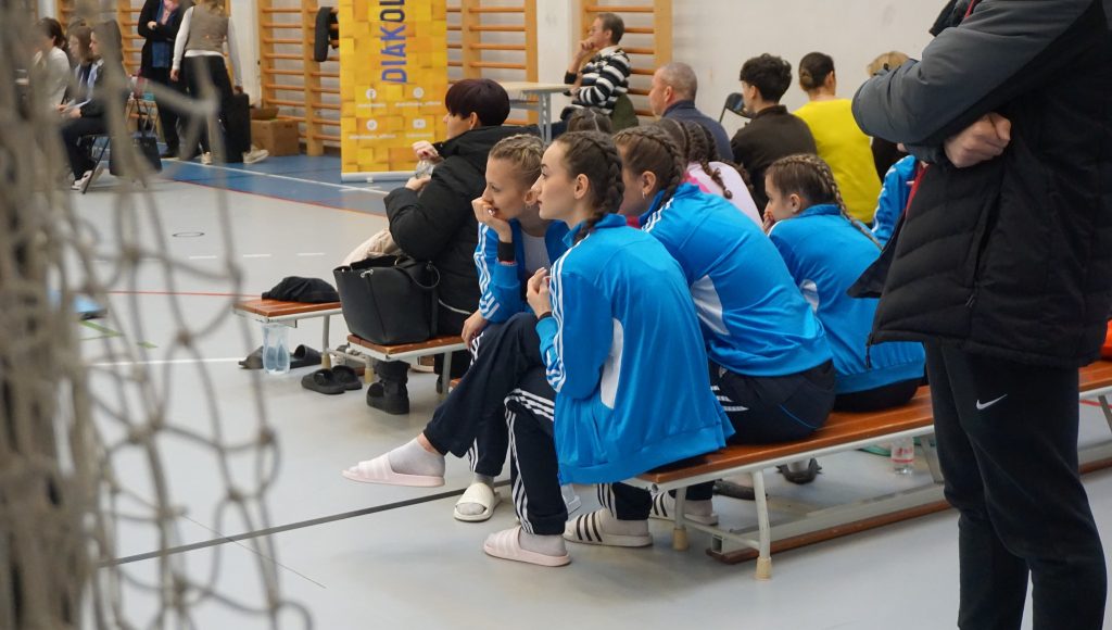 Várakoznak a SZIKSZI-s tornászok.