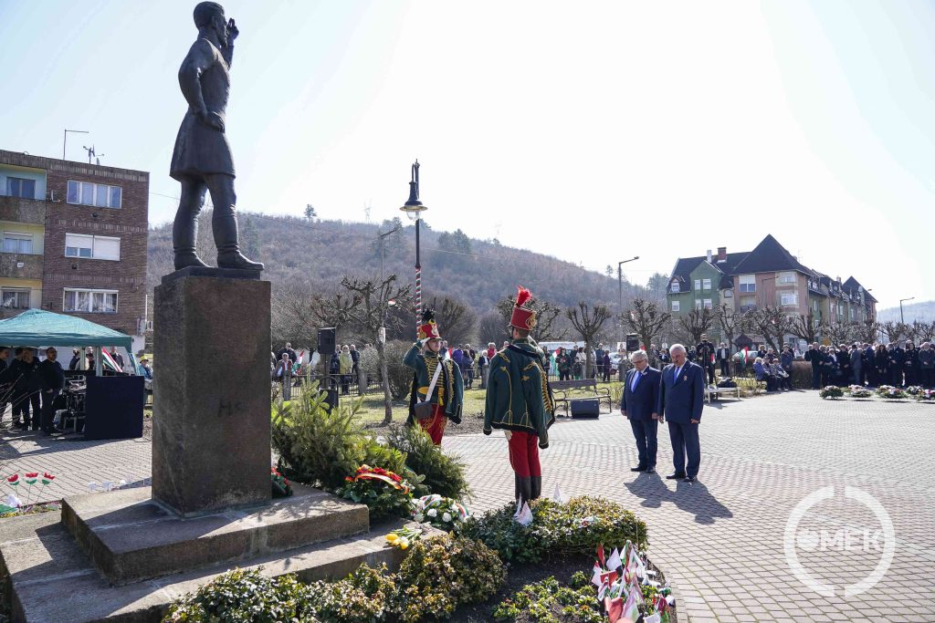 A DK Ózdi Szervezete tiszteleg.