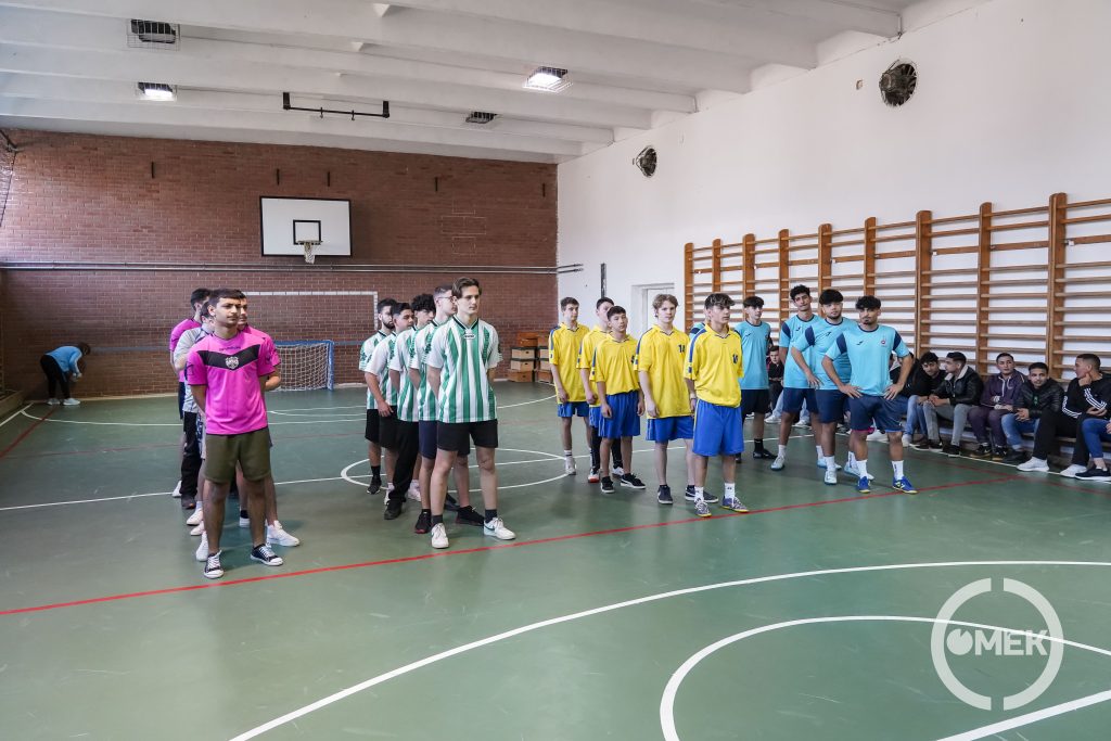 A Gábor Áron és a rimaszombati Kereskedelmi és Szolgáltató Szakközépiskola diákjai.