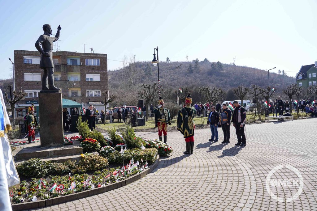 A Gömöri Motoros Baráti Társaság tiszteleg.