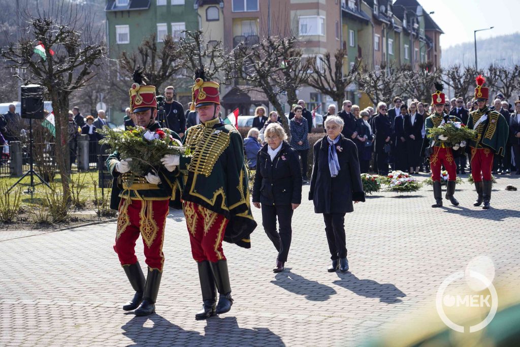 A MSZP Ózdi Női Tagozata emlékezik.