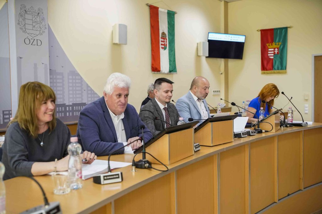 A Pénzügyi és Gazdasági Bizottság tagjai Kiss Sándor elnökletével ültek össze.